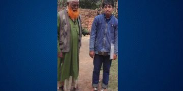 কুড়িগ্রামে পায়ে শিকল বাঁধা অবস্থায় এসএসসি পরীক্ষা দিচ্ছে আলম।