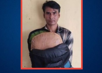 যাত্রীবাহী বাস থেকে মাদককারবারি আটক 