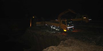 কালিহাতীতে রাতের আঁধারে কৃষি জমির মাটি যাচ্ছে ইটভাটায়,নীরব প্রশাসন