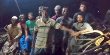 বঙ্গোপসাগরে চার দিন ধরে ভাসতে থাকা জেলে উদ্ধার ১২