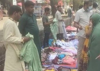 নারায়ণগঞ্জে আবারো বসেছে হকাররা-ক্রেতাদের ভিড়