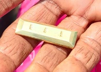 নকল স্বর্নের বার দিয়ে আসল   স্বর্ন নিয়ে উধাও প্রতারক চক্র