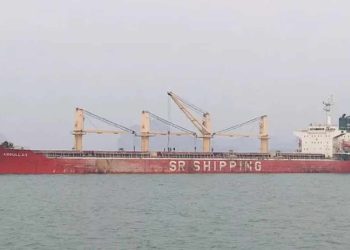 জিম্মি নাবিকদের ছাড়তে ৫০ লাখ ডলার চেয়েছে জলদস্যুরা। 