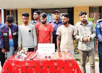 উল্লাপাড়ায় ডাকাতির প্রস্তুতিকালে দেশীয় অস্ত্র সহ পাঁচজন গ্রেফতার 