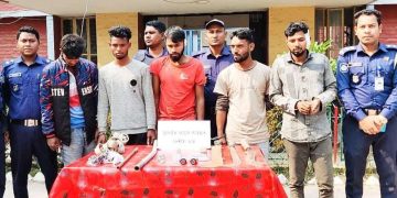 উল্লাপাড়ায় ডাকাতির প্রস্তুতিকালে দেশীয় অস্ত্র সহ পাঁচজন গ্রেফতার 