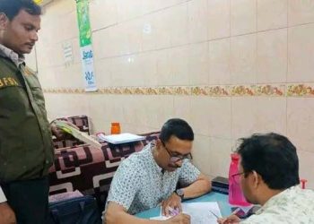 বগুড়ায় রুচিতা হোটেলে পঁচা মুরগির মাংস জরিমানা সহ হোটেল সিলগালা