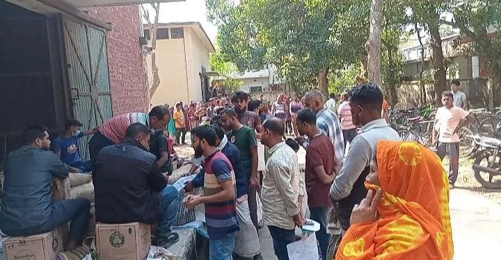 কোটচাঁদপুরে গরীবের টিসিবির পণ্য ধনীদের ব্যাগে