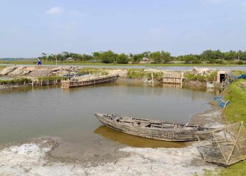 রামপালে ৩ টি সরকারি খাল দখল করে মাছ চাষ; মোংলা ঘোষিয়াখালী চ্যানেলে নাব্যতা সংকটের আশংকা