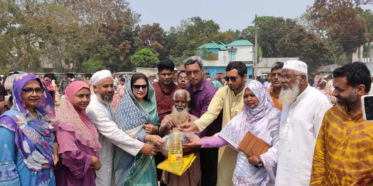 সিরাজগঞ্জে সাড়ে সাত’শ প্রান্তিক জনগোষ্ঠী পরিবারের মাঝে ফুড প্যাকেজ বিতরন