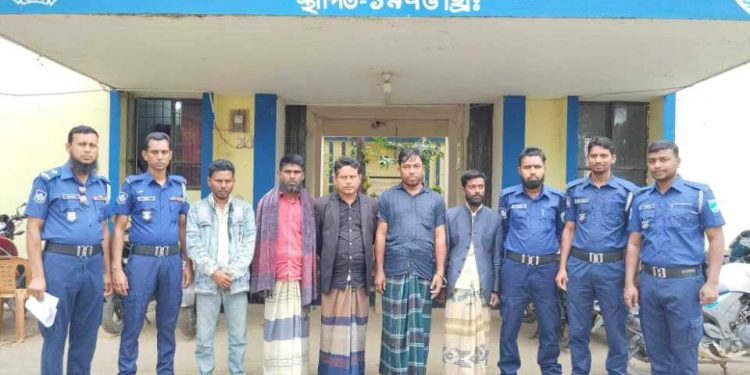 সুনামগঞ্জের মধ্যনগরে পুলিশের বিশেষ অভিযানে ০৫ জন জুয়ারী গ্রেফতার।