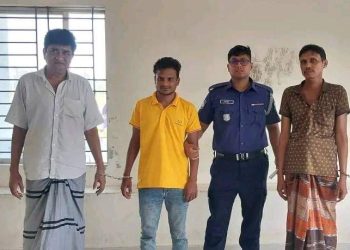 বাগেরহাট মোংলায় মাতাল অবস্থায় রায় জুয়েলার্সের আটক ৩