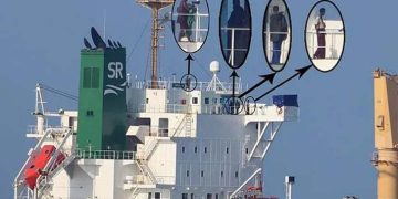 জিম্মি জাহাজের ৪ সোমালি জলদস্যুর ছবি প্রকাশ। 