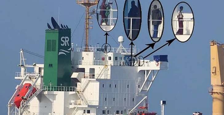 জিম্মি জাহাজের ৪ সোমালি জলদস্যুর ছবি প্রকাশ।