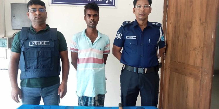 ফরিদপুরের নগরকান্দায় ইয়াবা ও রামদা সহ গ্রেফতার-১