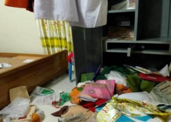 স্কুল শিক্ষকের বাড়িতে ডাকাতি