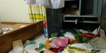 স্কুল শিক্ষকের বাড়িতে ডাকাতি