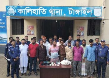 এলেঙ্গা বিরতি রিসোর্ট থেকে ১৪ জুয়াড়ি আটক 