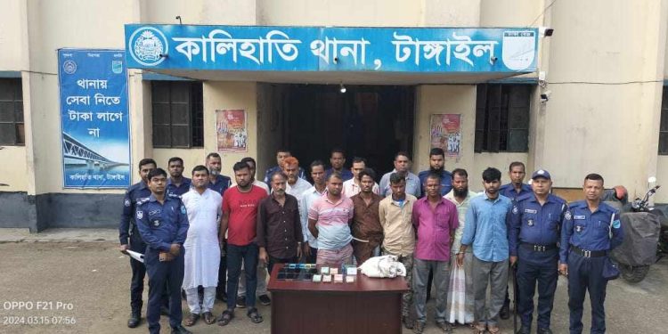 এলেঙ্গা বিরতি রিসোর্ট থেকে ১৪ জুয়াড়ি আটক