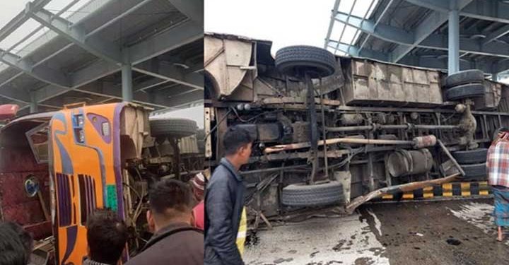 ফরিদপুরে যাত্রীবাহী বাস উল্টে নিহত ৩, আহত ৩০