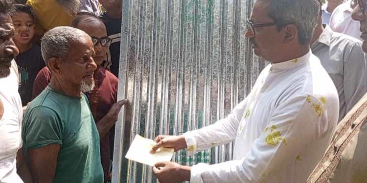 আমাকে ঠিকাদারী কাজ বাস্তবায়নে কোন টাকা-পয়সা দিতে হবে না