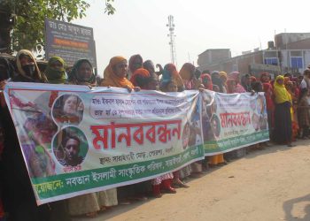 পোরশায় দু’পক্ষের মারামারিতে আহতদের মধ্যে একজনের মৃত্যু, আটক-৬  