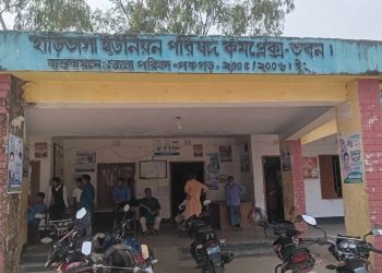 পঞ্চগড়ে তুচ্ছ ঘটনাকে কেন্দ্র করে এক ইউপি সদস্য আরেক ইউপি সদস্যকে পেটালেন