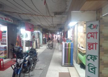 আজ দ্বিতীয় রমজান অথচ ক্রেতাশূন্য খুলনার মার্কেট শপিং মল 
