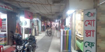 আজ দ্বিতীয় রমজান অথচ ক্রেতাশূন্য খুলনার মার্কেট শপিং মল 