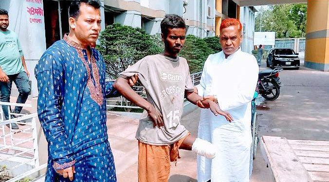 কোটচাঁদপুরে পথ শিশুর চিকিৎসায় তিন সাংবাদিক