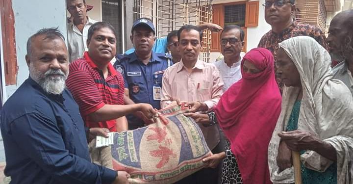 ঝিনাইদহে ২৫ কেজি করে চাউল পেলো ১ হাজার পরিবার