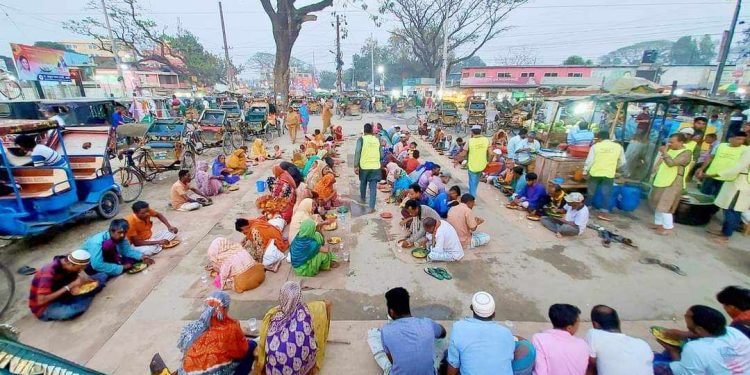 মানব সেবায় স্বপ্ন গ্রুপের উদ্যোগে মাসব্যাপী ইফতার সামগ্রী বিতরন