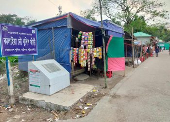 বাউফলে সরকারি জমি দখল করে দোকান;   ভাড়া তোলেন বিএনপি নেতা