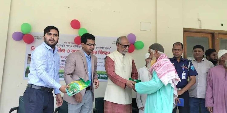 কালিহাতীতে বিনামূল্যে পাট বীজ ও সার বিতরণ