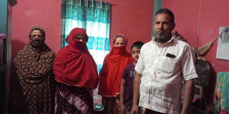 মাদারীপুরের ডাসারে শিশুর গলায় ছুরি ধরে ডাকাতির ঘটনায় গ্রামজুরে আতঙ্ক