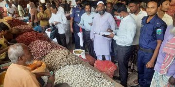 জয়পুরহাটে বাজার স্থিতিশীল রাখতে ভ্রাম্যমাণ আদালতের অভিযান