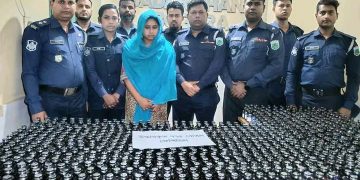 বগুড়ায় ৭৭৫ বোতল ফেন্সিডিলসহ নারী মাদক ব্যবসায়ী গ্রেফতার- ০১ 