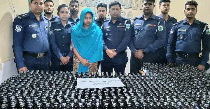 বগুড়ায় ৭৭৫ বোতল ফেন্সিডিলসহ নারী মাদক ব্যবসায়ী গ্রেফতার- ০১