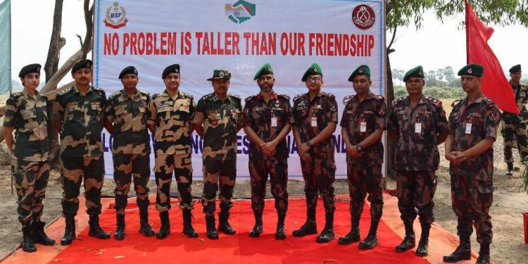 নওগাঁর সীমান্তে বিজিবি-বিএসএফ এর দ্বিপাক্ষিক সম্পর্ক উন্নয়নে আনুষ্ঠানিকভাবে অঙ্গীকার