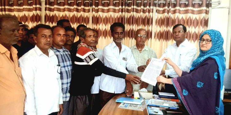 বাগেরহাট রামপালে দলিত পরিষদের স্মারকলিপি প্রদান