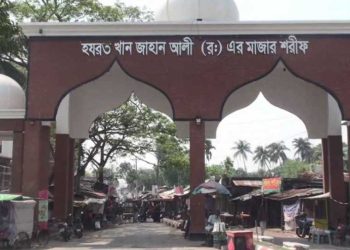 বাগেরহাট খানজাহান আলীর মাজারে ৫৫০ বছরের পুরনো মেলা শুরু