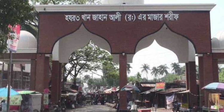 বাগেরহাট খানজাহান আলীর মাজারে ৫৫০ বছরের পুরনো মেলা শুরু