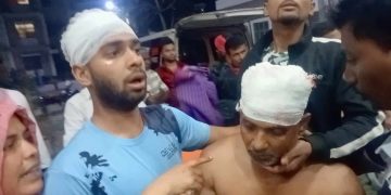 নড়াইলের লোহাগড়ায় পিতা ও পুত্র কে কুপিয়ে জখম করেছে দূবৃত্তরা আটক -২