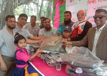 তেঁতুলিয়ায় প্রান্তিক শিশুদের হাসি ফুটালো ফ্রেন্ডস ফরএভার ফাউন্ডেশন 