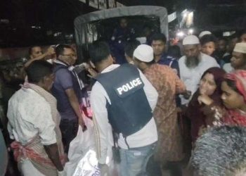 স্বামীকে কুপিয়ে হত্যা করে থানায় আত্মসমর্পণ স্ত্রীর।