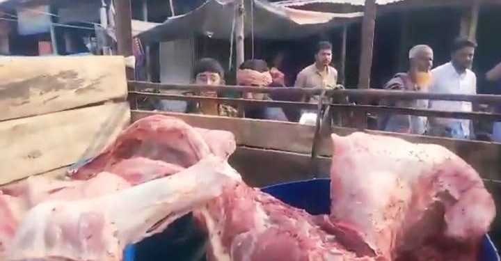 রোগাক্রান্ত মৃত গরুর মাংস বিক্রয়কালে কসাই ও বিক্রেতা আটক। 