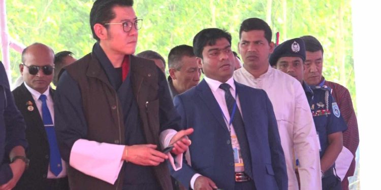 কুড়িগ্রামে প্রস্তাবিত অর্থনৈতিক অঞ্চল পরিদর্শন শেষে ভুটানের রাজা ফিরলেন নিজ দেশে