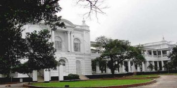 সব আবাসিক এলাকায় রেস্টুরেন্ট বন্ধ চেয়ে রিট।