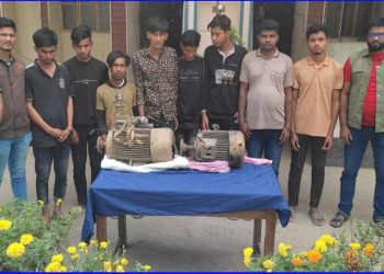 সিরাজগঞ্জ ডিবি পুলিশের যৌথ অভিযানে সিএনজিসহ ৮ চোর আটক