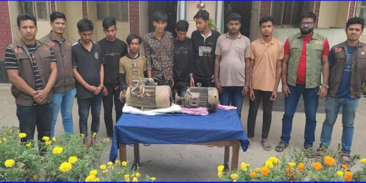 সিরাজগঞ্জ ডিবি পুলিশের যৌথ অভিযানে সিএনজিসহ ৮ চোর আটক