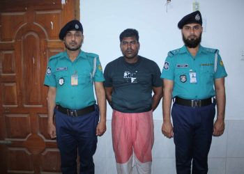 হরিণটানা থানা পুলিশের অভিযানে চোরাই নগদ টাকা সহ আটক ১